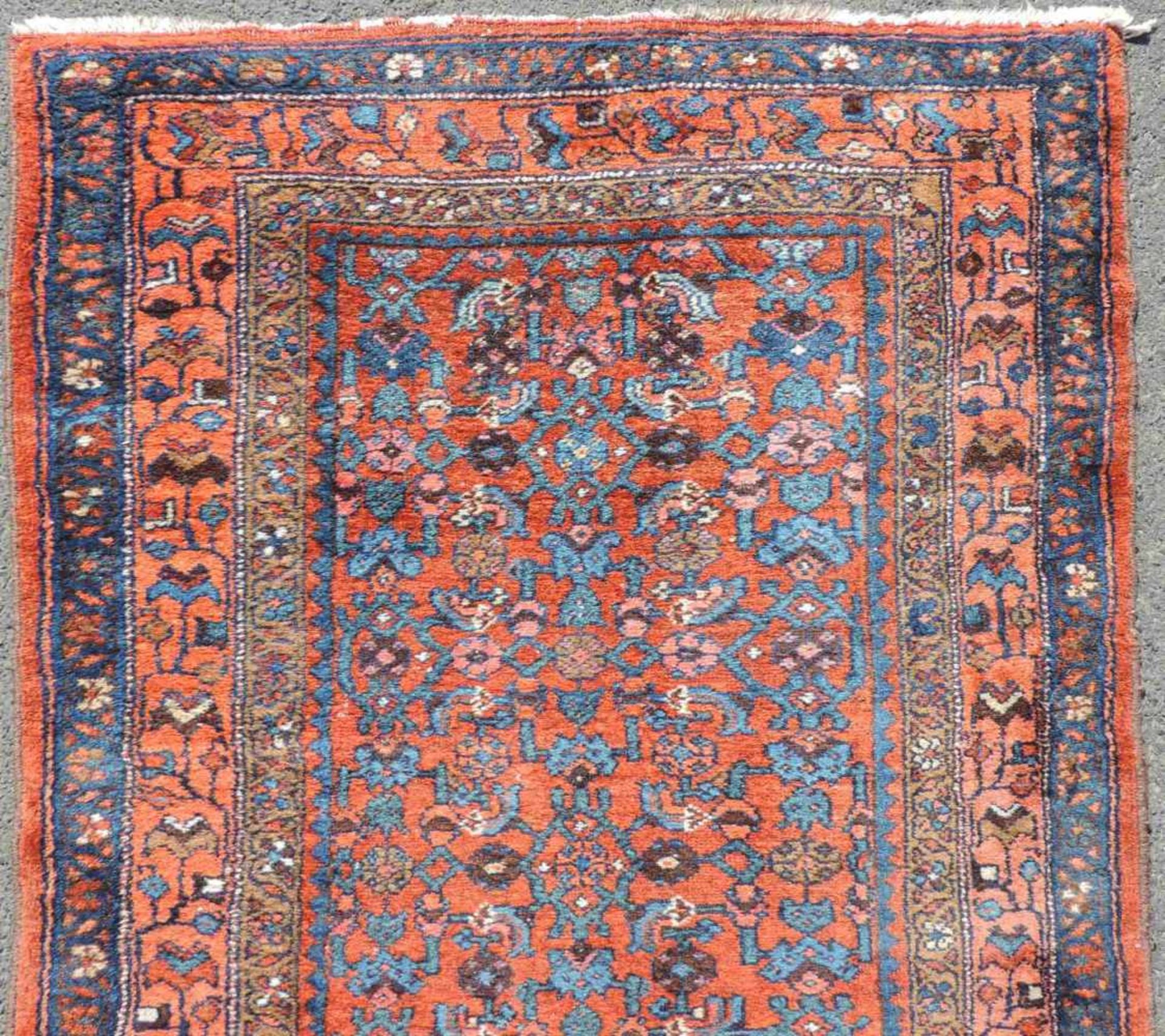 Hamadan Perserteppich, Galerie. Iran. Alt.280 cm x 90 cm. Handgeknüpft. Wolle auf Baumwolle. Wohl - Image 5 of 7