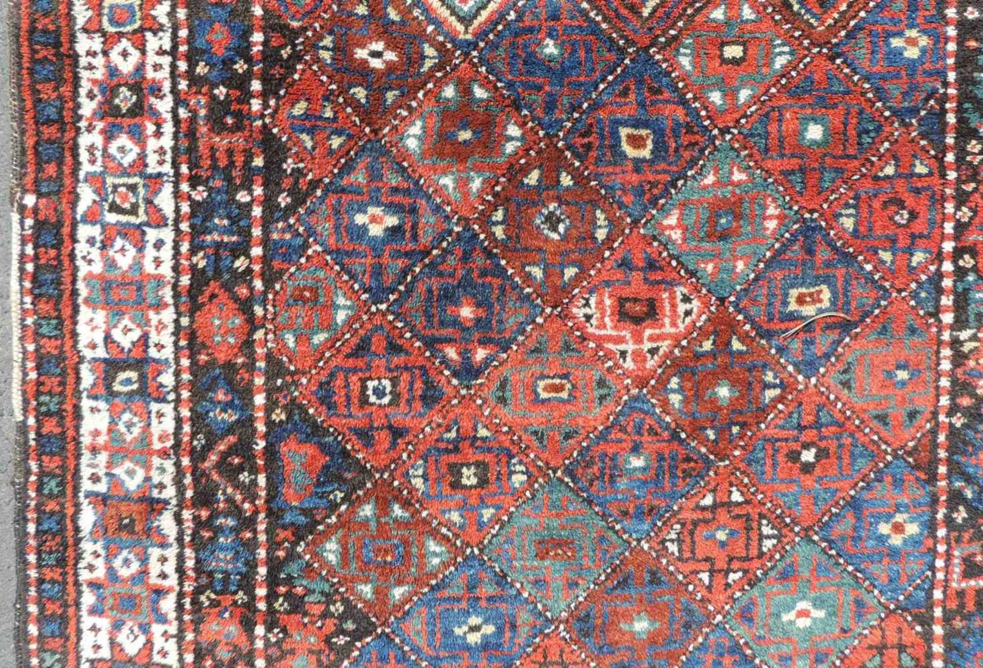 "Jaff" Kurdischer Perserteppich. Iran. Antik, um 1900.232 (210) cm x 139 cm. Handgeknüpft. Wolle auf - Bild 5 aus 10