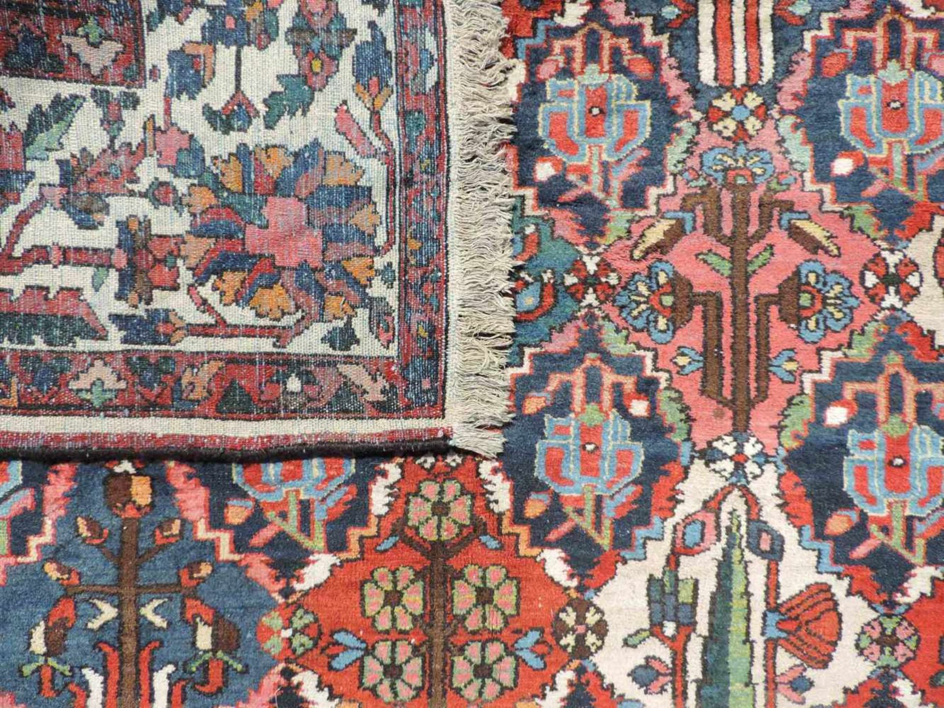 Bachtiar Perserteppich. Iran. Alt, um 1940.428 cm x 327 cm. Handgeknüpft. Wolle auf Baumwolle. - Bild 3 aus 12