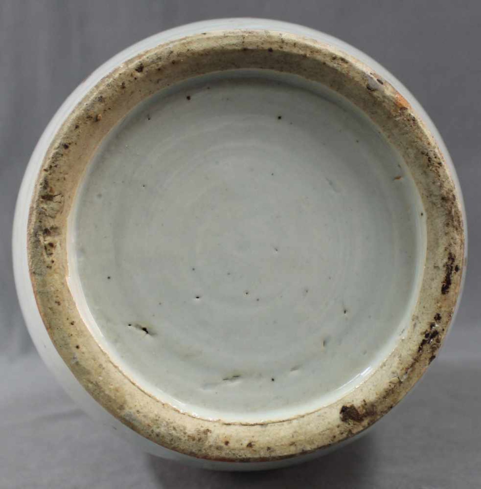 Bodenvase China / Japan. Wohl 19. Jahrhundert. Belebte Marktszene.57 cm hoch. Porzellan.Floor Vase - Image 9 of 11