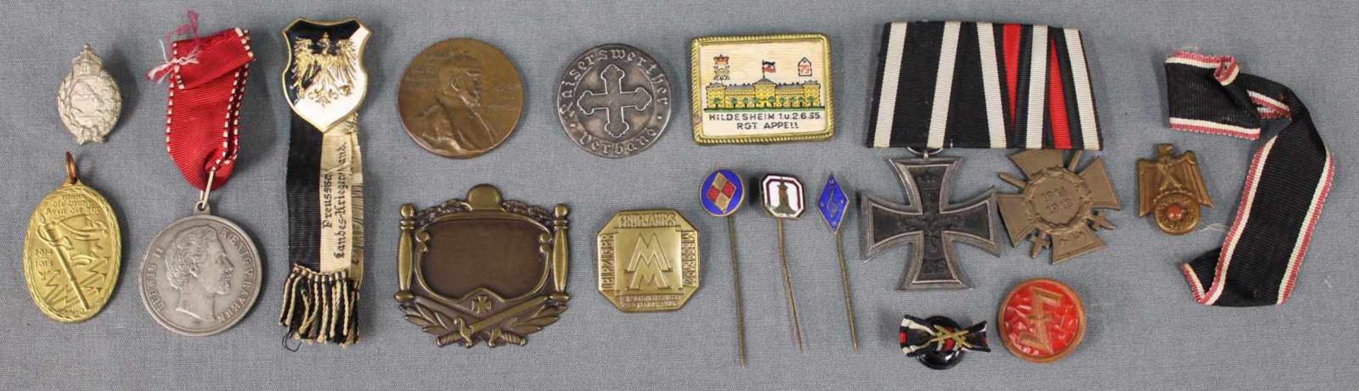 Orden und anderes. Darunter Eisernes Kreuz 1. Weltkrieg.Medals and other things. Among them Eisernes