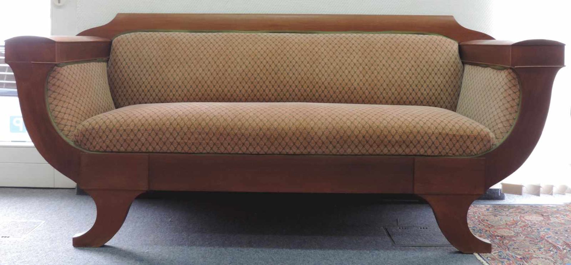 Sofa, wohl 19. Jahrhundert.200 cm lang x 73 cm Tiefe gesamt. Sitztiefe 55 cm.Sofa, probably 19th