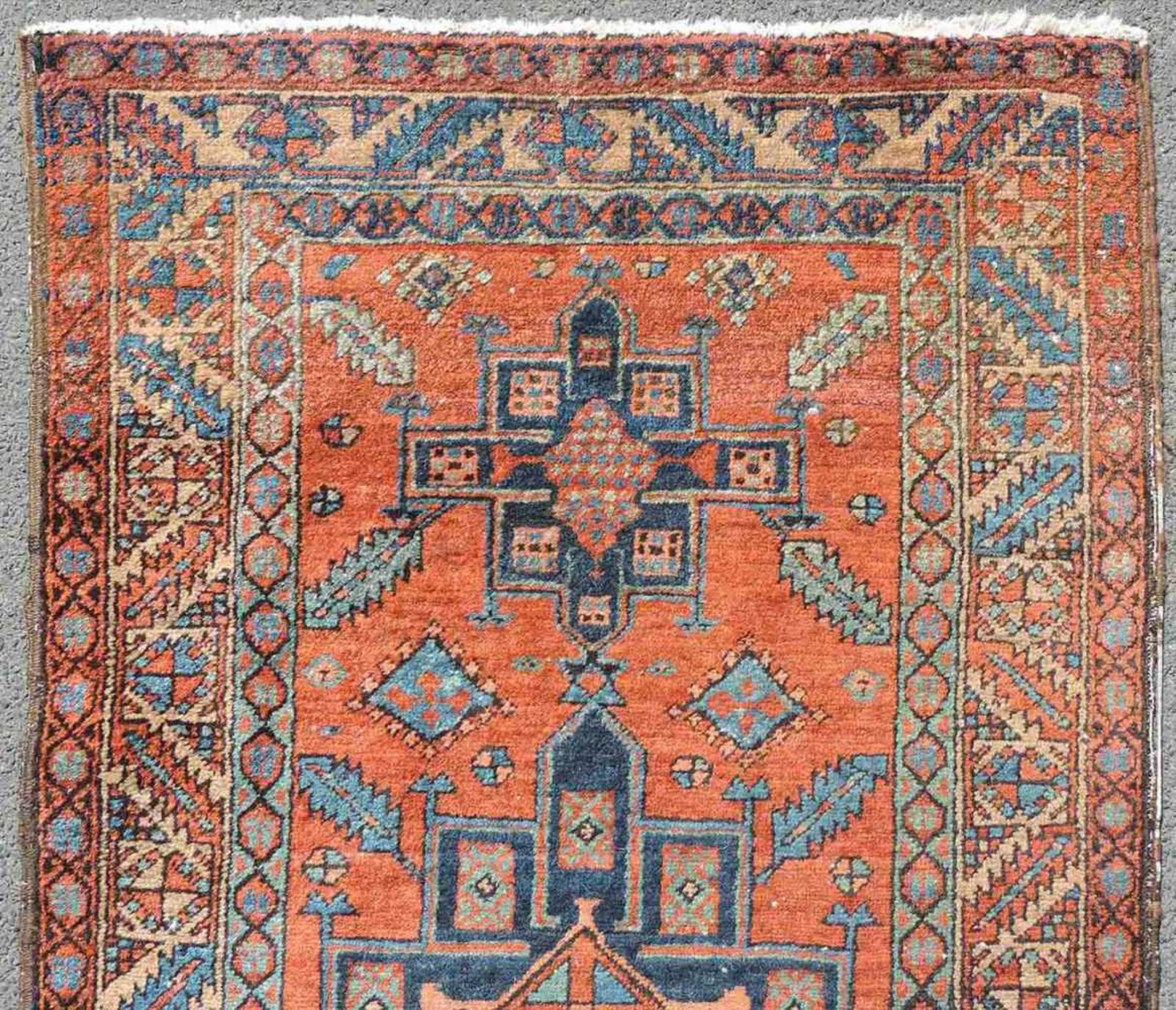 Karadja Heris Perserteppich. Schmaler Läufer. Iran. Alt, um 1920.340 cm x 92 cm. Handgeknüpft. Wolle - Bild 6 aus 9