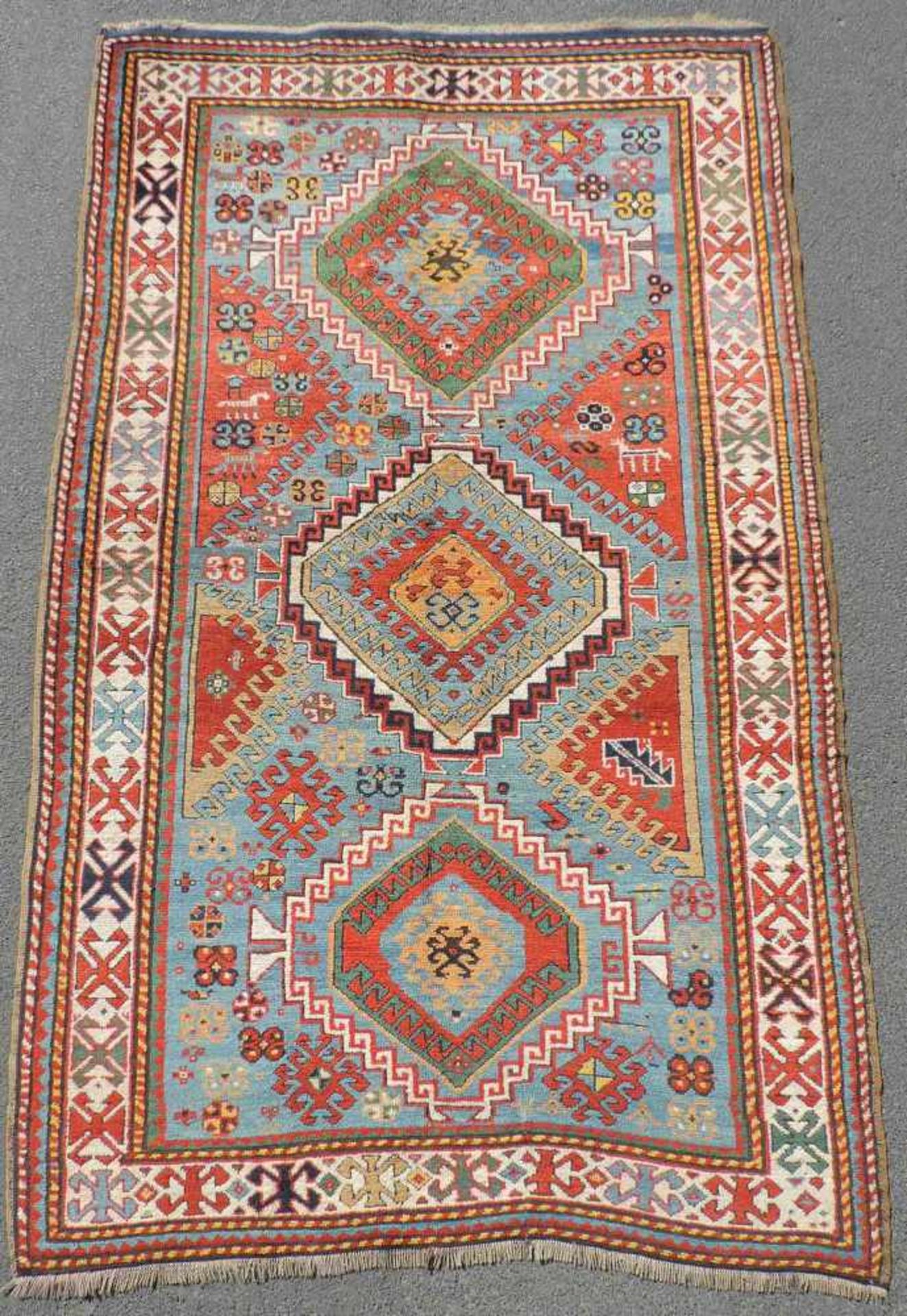 Kasak Karabagh Teppich. Kaukasus, antik um 1870.247 cm x 140 cm. Handgeknüpft. Wolle auf Wolle.