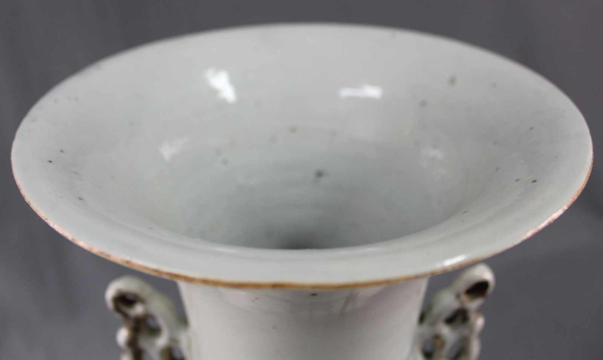 Bodenvase China / Japan. Wohl 19. Jahrhundert. Belebte Marktszene.57 cm hoch. Porzellan.Floor Vase - Image 11 of 11
