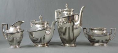 Kaffeekanne, Teekanne, Milchkanne und Zuckerdose. Koch & Bergfeld.Silber 800. 1837 Gramm. Bis 22 cm.
