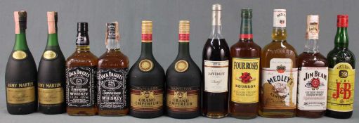 5 Flaschen Bourbon Whiskey, 1 Flasche Scotch, 3 Flaschen Cognac, 2 Flaschen Brandy.Auch Jack