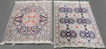 2 Nain Perserteppiche. Iran.131 cm x 90 cm und 123 cm x 89 cm. Handgeknüpft, Wolle auf Baumwolle.