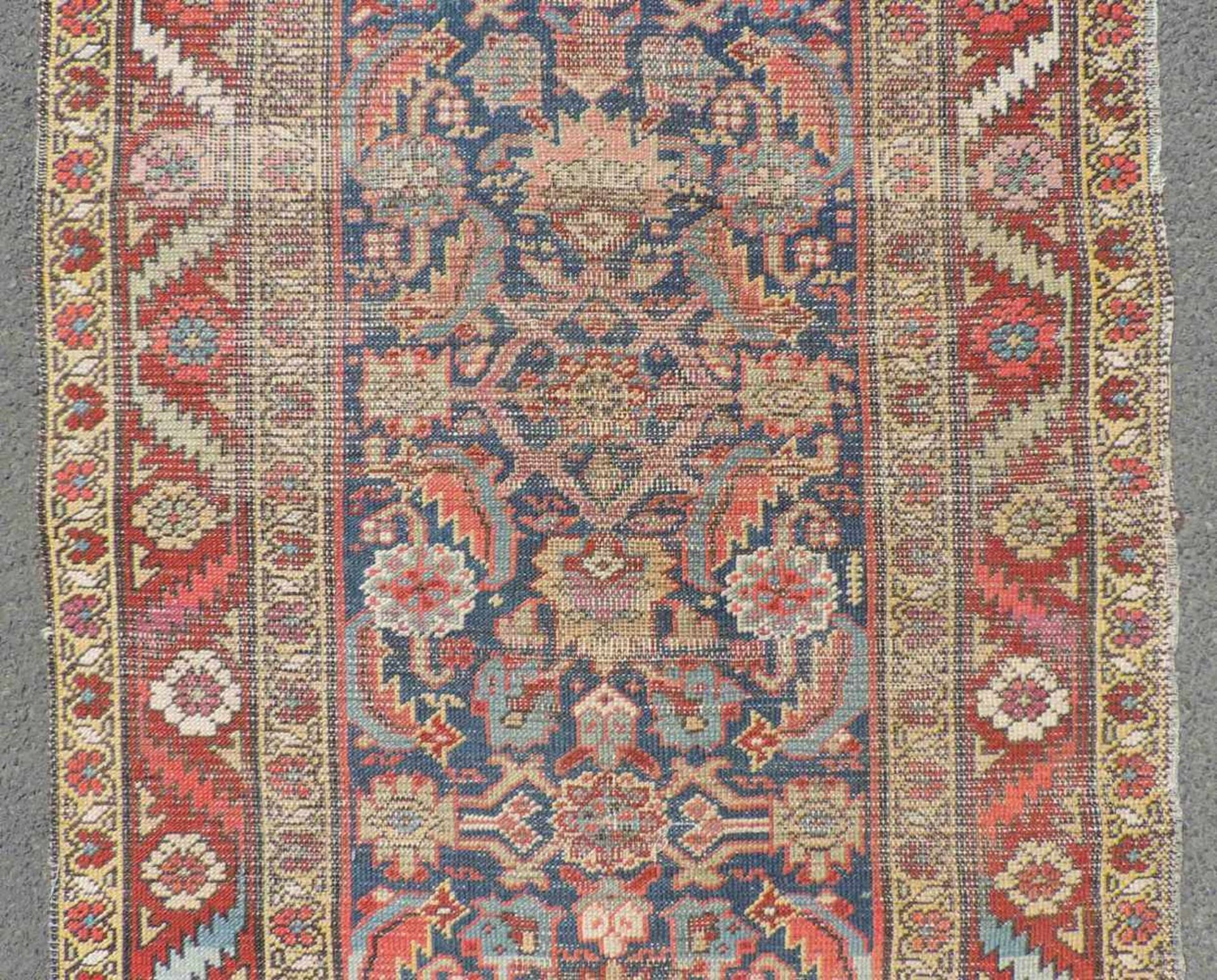 Schuscha Karabagh Teppich. Schmaler Läufer. Kaukasus. Antik, um 1880.355 cm x 87 cm. Handgeknüpft. - Bild 5 aus 9