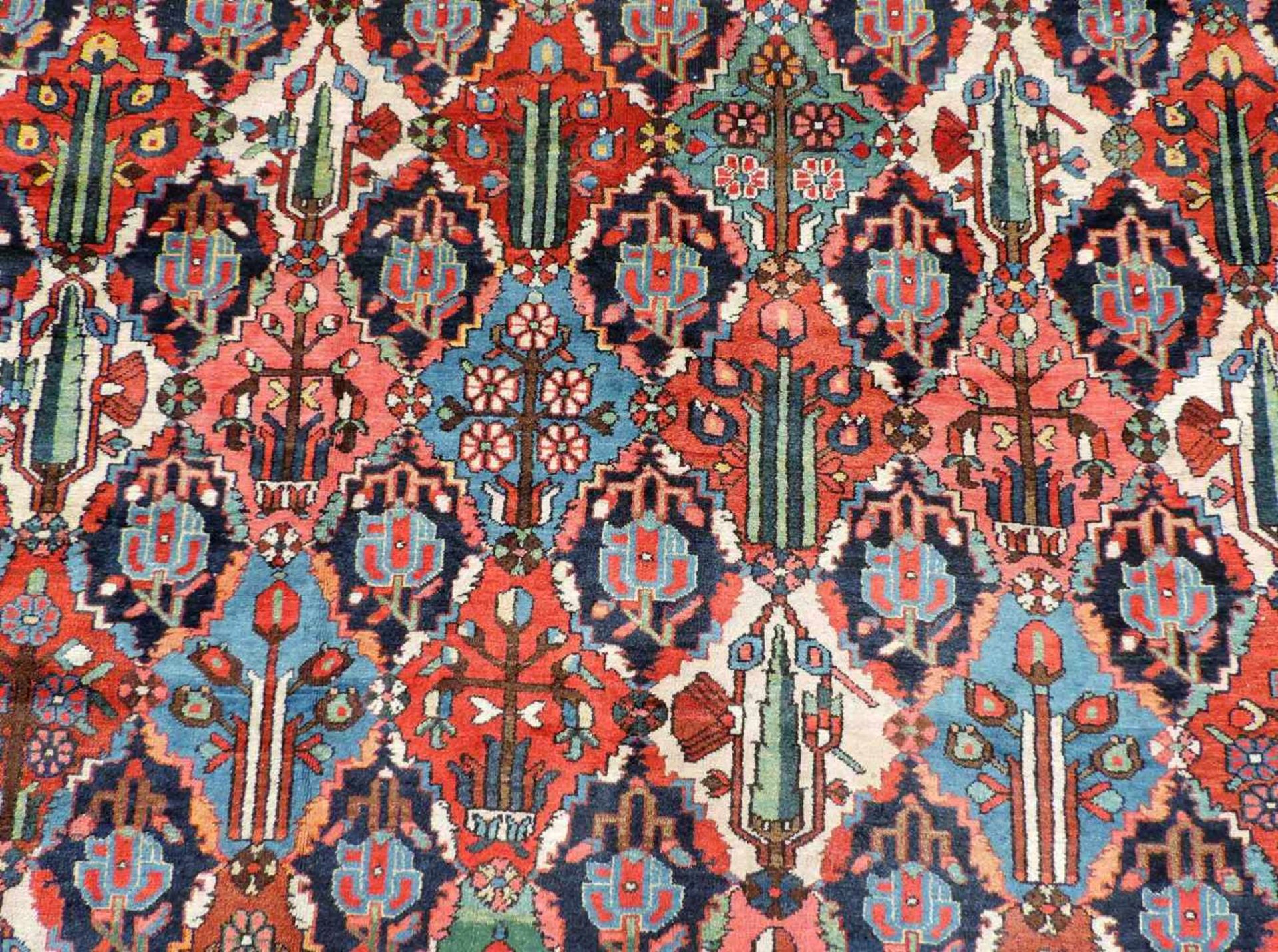 Bachtiar Perserteppich. Iran. Alt, um 1940.428 cm x 327 cm. Handgeknüpft. Wolle auf Baumwolle. - Bild 8 aus 12