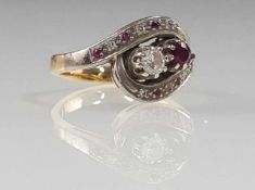 Ring Gold 585. Ein Brillant circa 0,1 Karat und Rubine.6,3 Gramm. Diamant im oberen Farb- und