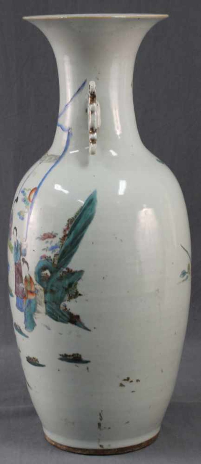 Bodenvase China / Japan. Wohl 19. Jahrhundert. Belebte Marktszene.57 cm hoch. Porzellan.Floor Vase - Image 4 of 11