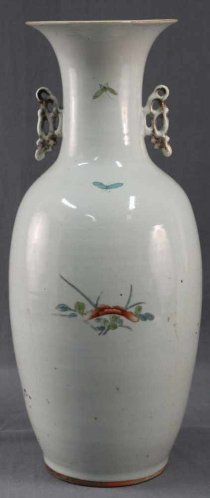 Bodenvase China / Japan. Wohl 19. Jahrhundert. Belebte Marktszene.57 cm hoch. Porzellan.Floor Vase - Image 5 of 11