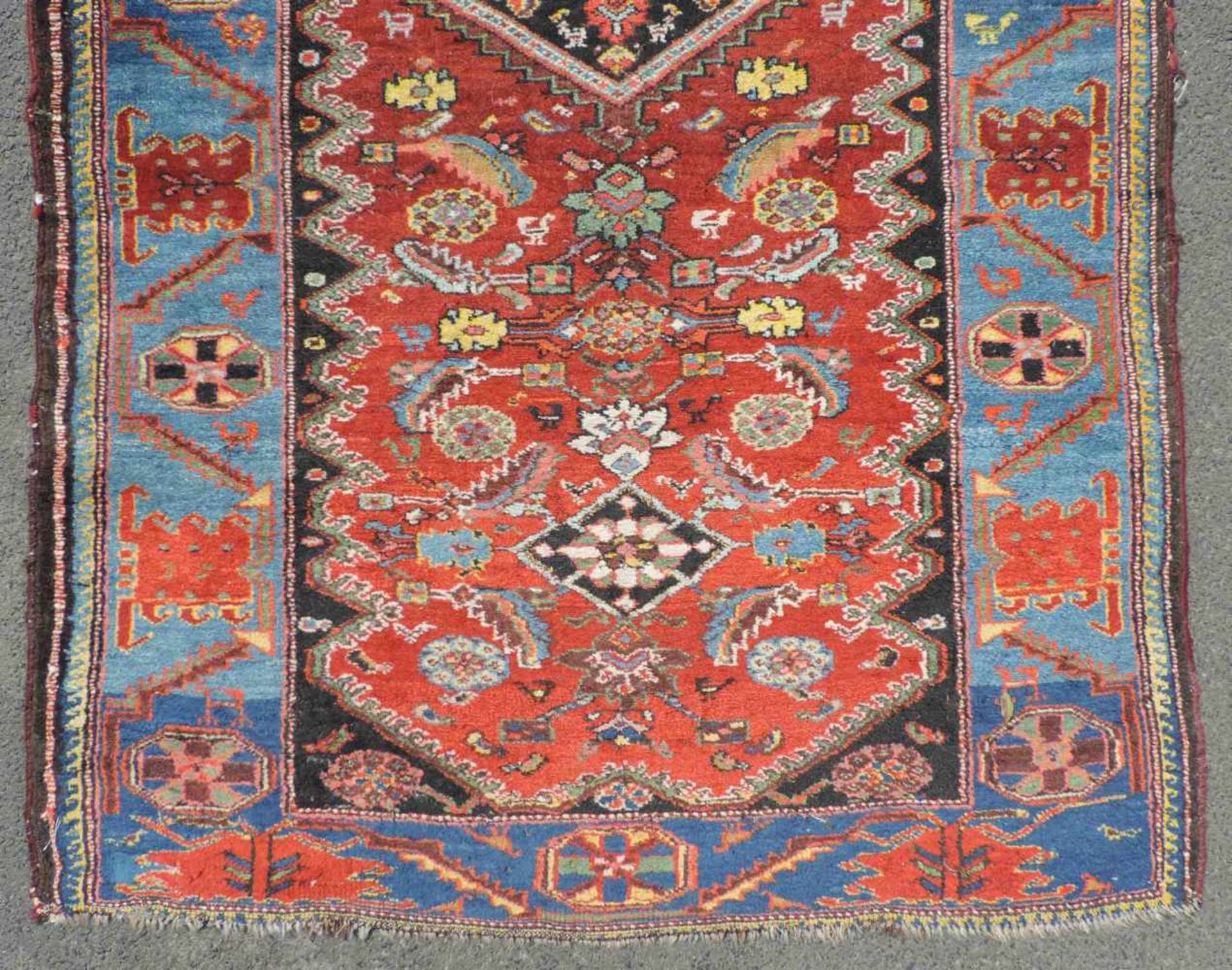 Bachtiari Perserteppich. Galerie. Iran. Alt, um 1930.330 cm x 110 cm. Handgeknüpft. Wolle auf - Image 7 of 14