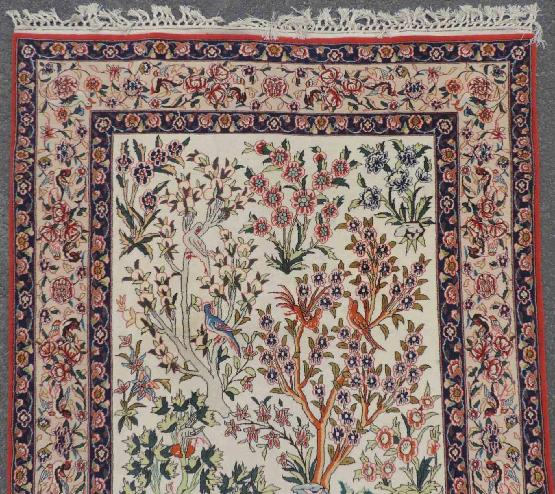 Isfahan, Perserteppich, Iran. Selten feine Knüpfung.173 cm x 109 cm. Korkwolle auf Seide. - Image 3 of 5