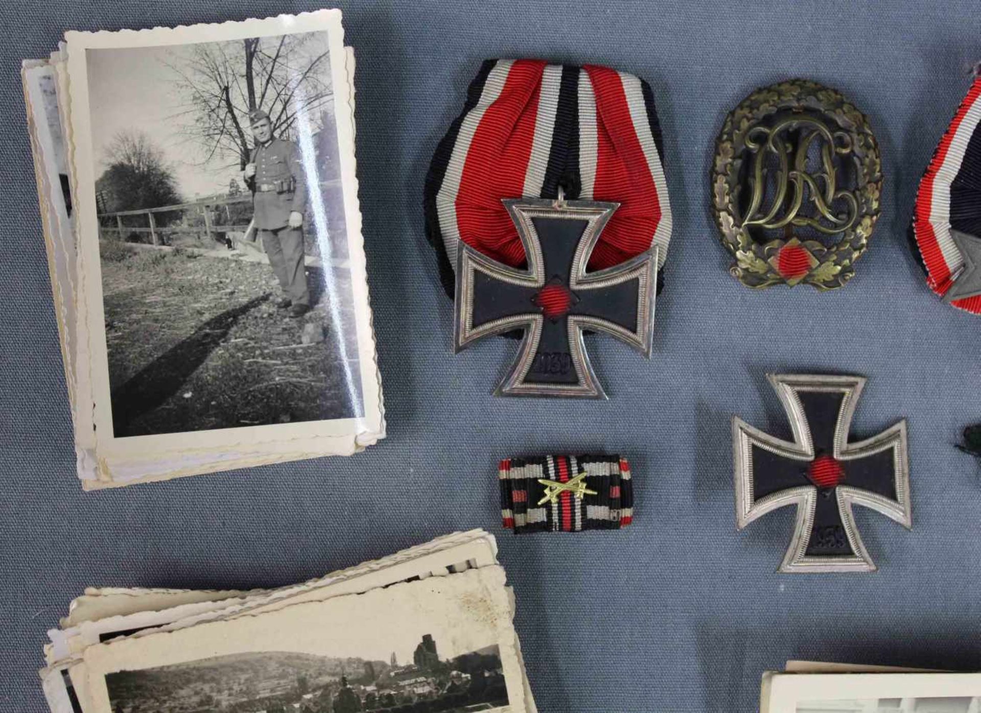 Nachlass Orden, Medaillen und Fotos. 1. und 2. Weltkrieg. Auch Eisernes Kreuz.Dazu Uniformteile. - Image 2 of 5