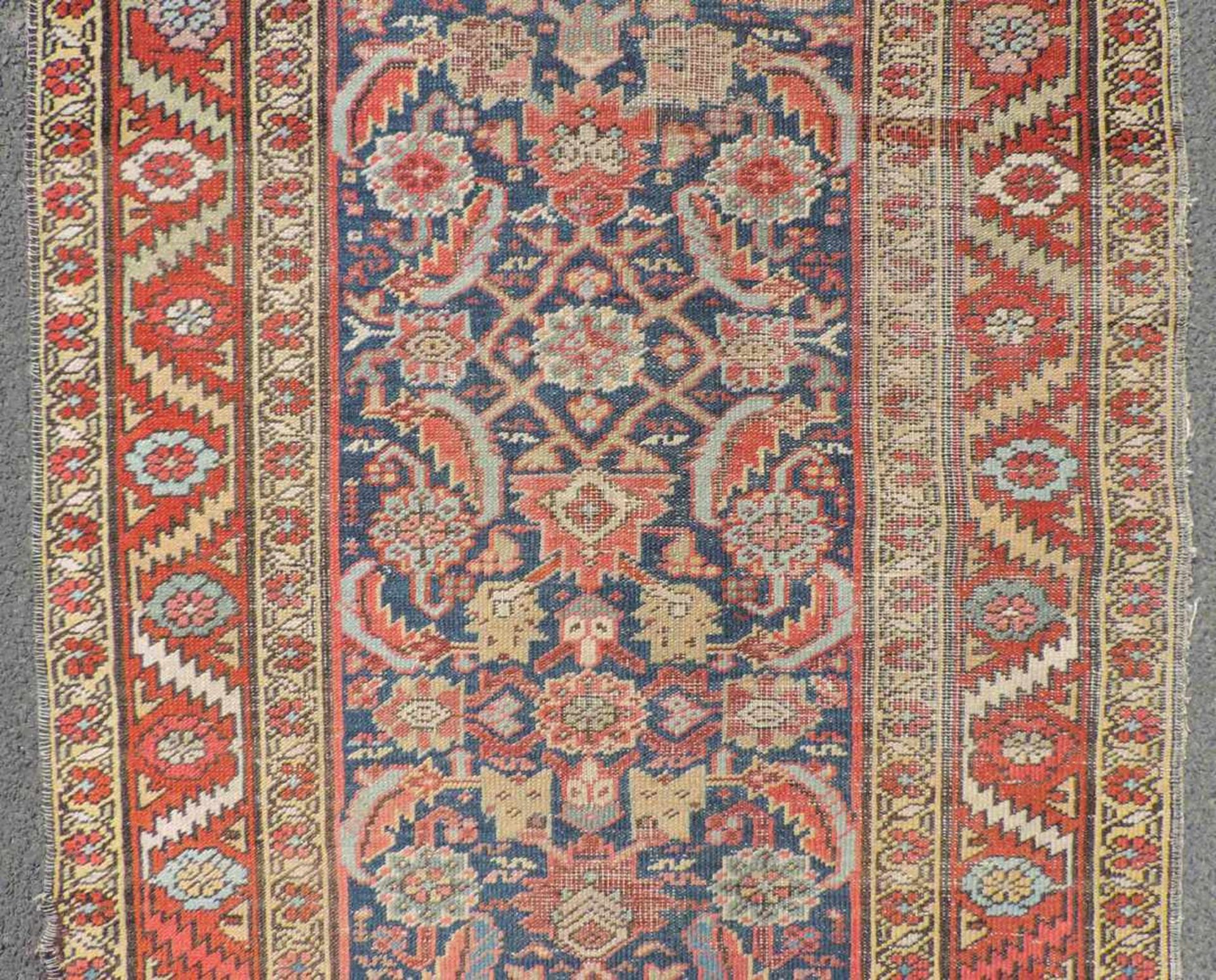 Schuscha Karabagh Teppich. Schmaler Läufer. Kaukasus. Antik, um 1880.355 cm x 87 cm. Handgeknüpft. - Bild 3 aus 9