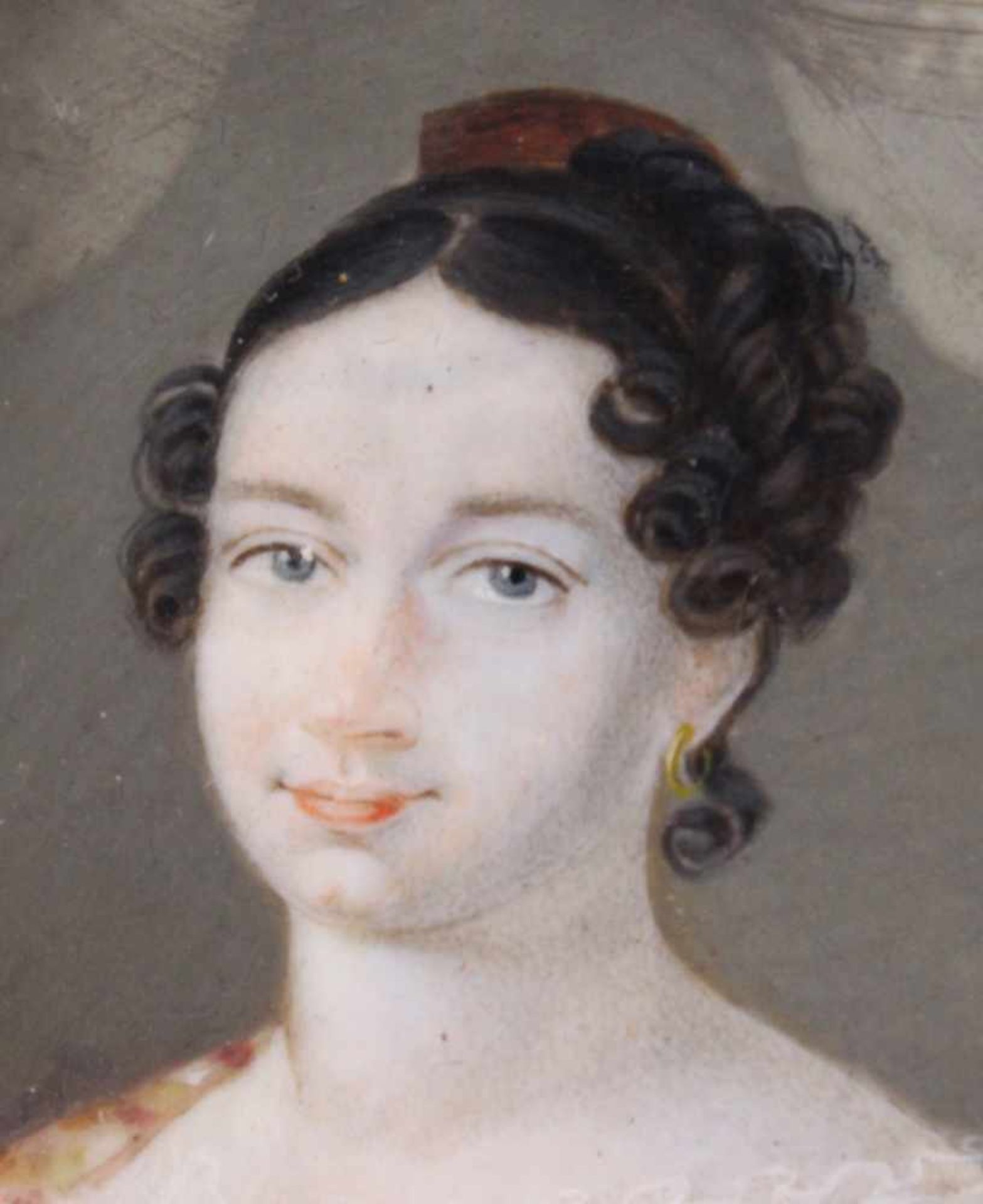 MINIATURIST (XVIII). Portrait einer Dame.64 mm x 54 mm oval. Gemälde, wohl Gouache auf Elfenbein. - Bild 2 aus 3