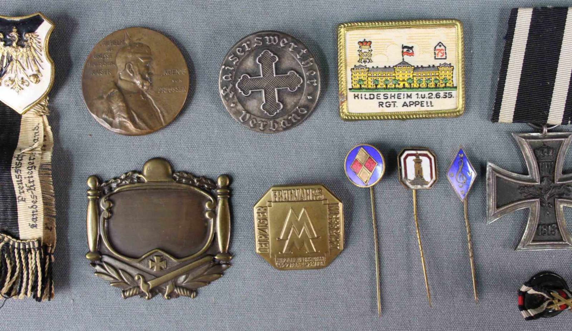 Orden und anderes. Darunter Eisernes Kreuz 1. Weltkrieg.Medals and other things. Among them Eisernes - Image 5 of 11