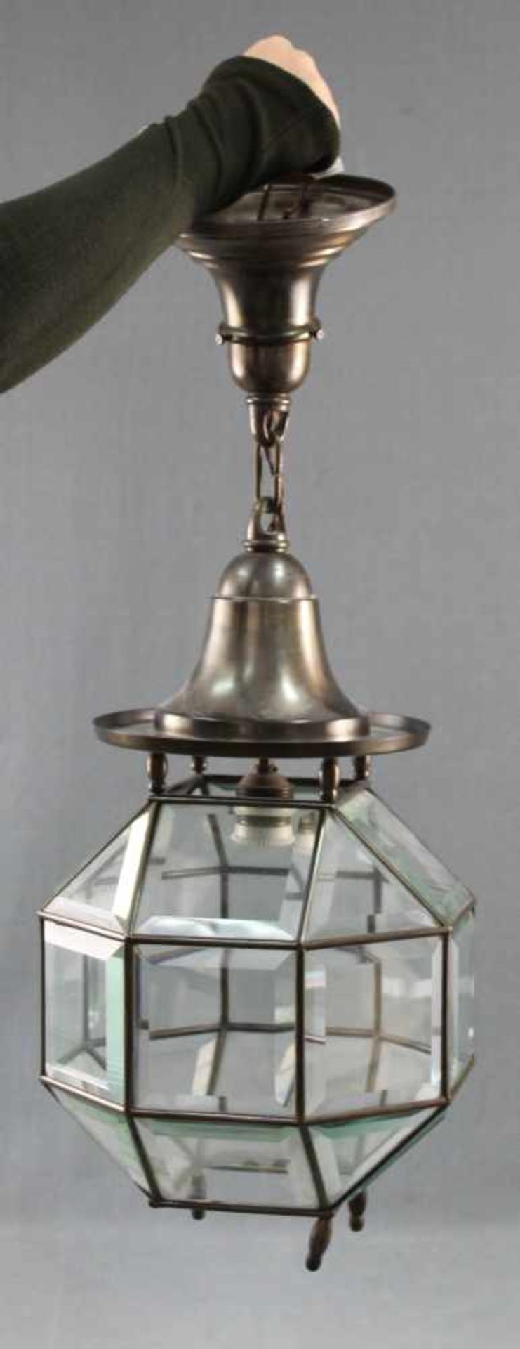 Würfel - Deckenlampe mit facettiertem Glas, wohl Jugendstil, elektrifiziert.26 cm x 26 cm der - Image 3 of 10