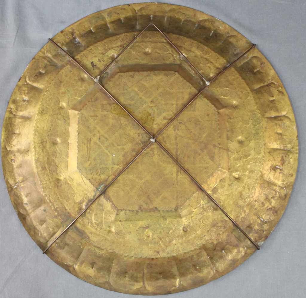 Messing Platte mit Mameluken Dekor. Wohl Ägypten. Alt.51 cm Durchmesser. Fein ziseliert.Brass - Image 5 of 5