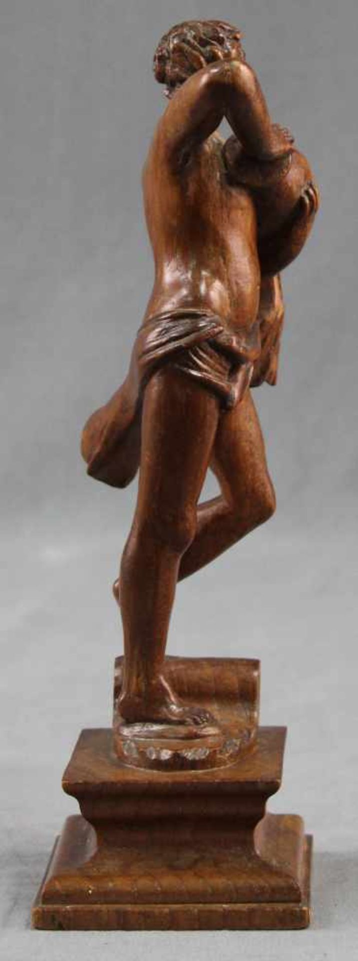 Dyonisos. Geschnitzte Holz Skulptur. 18./19. Jahrhundert.Mit Sockel 25,5 cm hoch.Dyonisos. Carved - Bild 4 aus 6