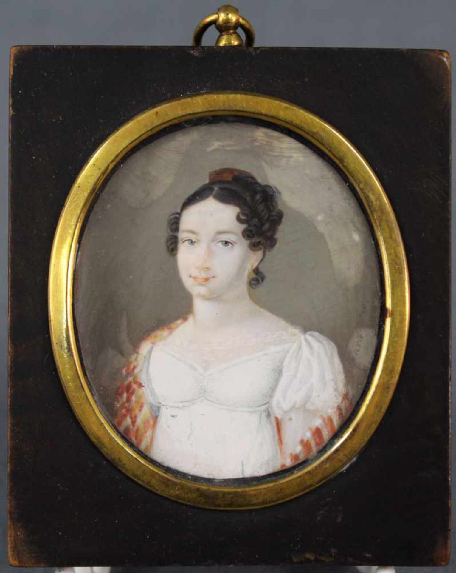 MINIATURIST (XVIII). Portrait einer Dame.64 mm x 54 mm oval. Gemälde, wohl Gouache auf Elfenbein.