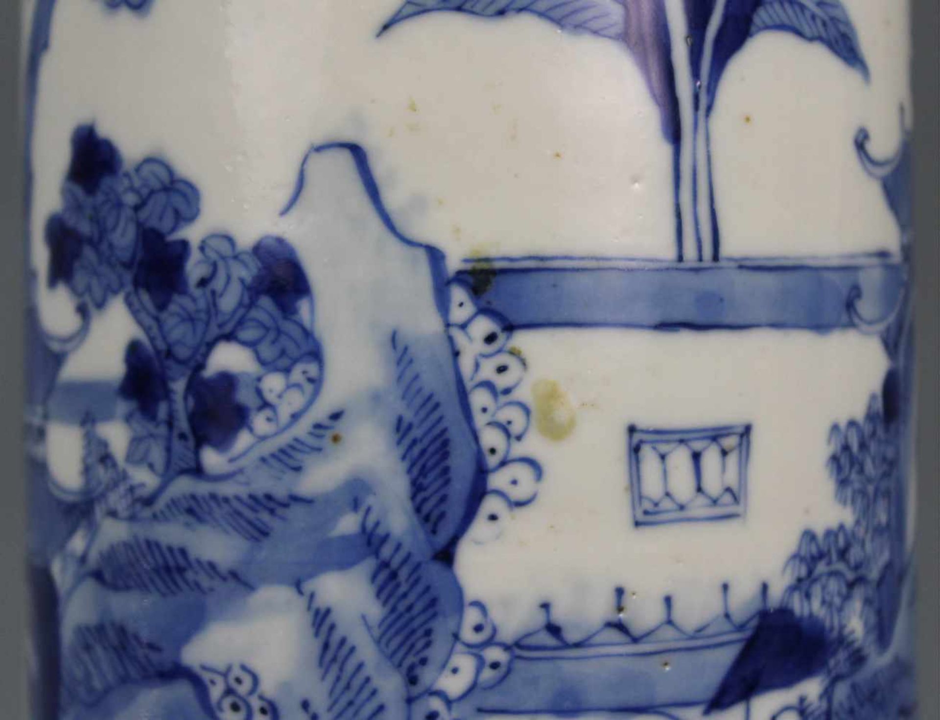 Vase Blau - Weiß Porzellan. China, alt. 4 - Zeichen Marke.21 cm hoch. Unterseitig blaue Marke.Vase - Image 5 of 9