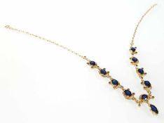 Collier, 585 Gelb Gold mit 10 blauen Saphiren.20,4 Gramm Gesamtgewicht. Circa 40 cm Gesamtlänge.