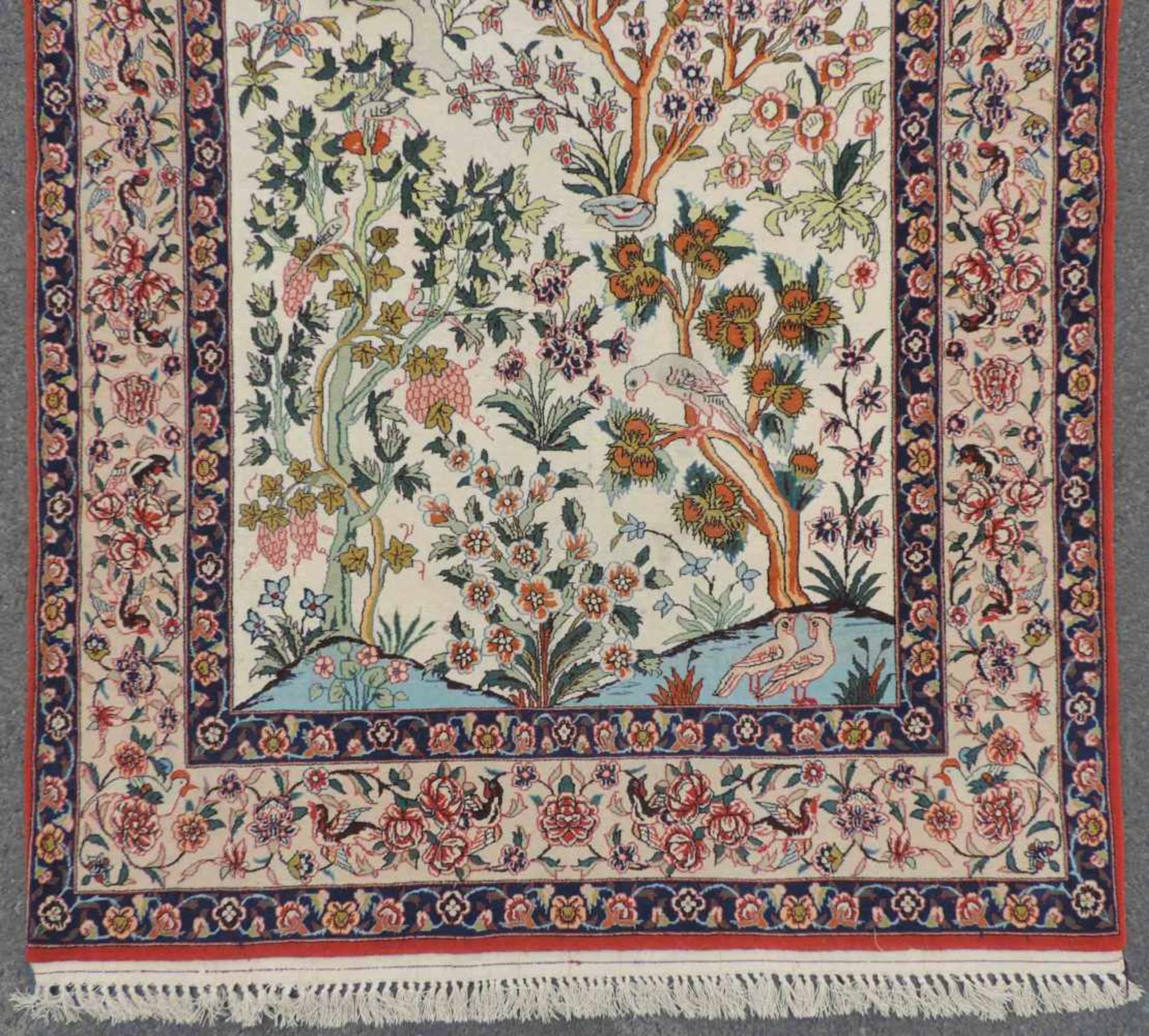 Isfahan, Perserteppich, Iran. Selten feine Knüpfung.173 cm x 109 cm. Korkwolle auf Seide. - Image 2 of 5
