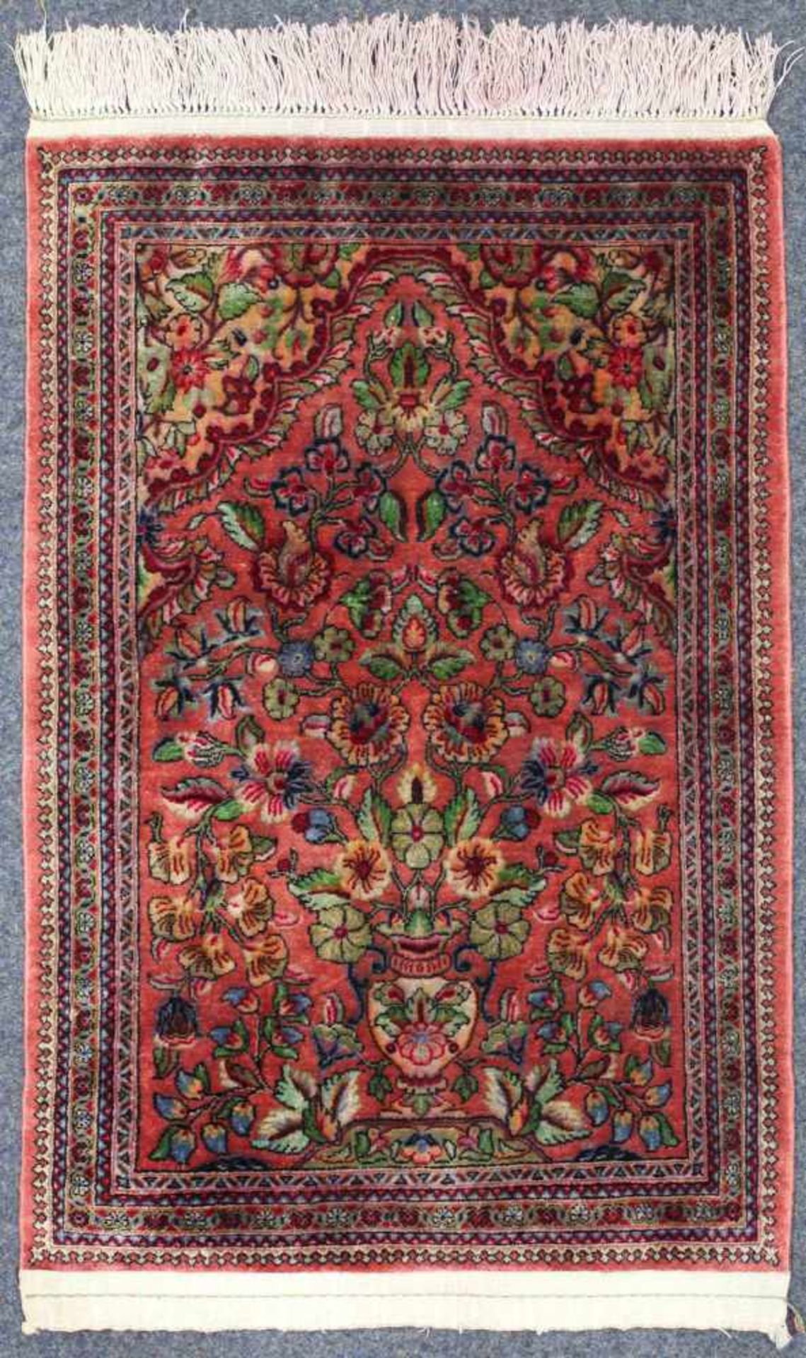 Ghom Poschti Perserteppich. Seide auf Seide. Iran.83 cm x 55 cm. Handgeknüpft. Seide auf Seide.