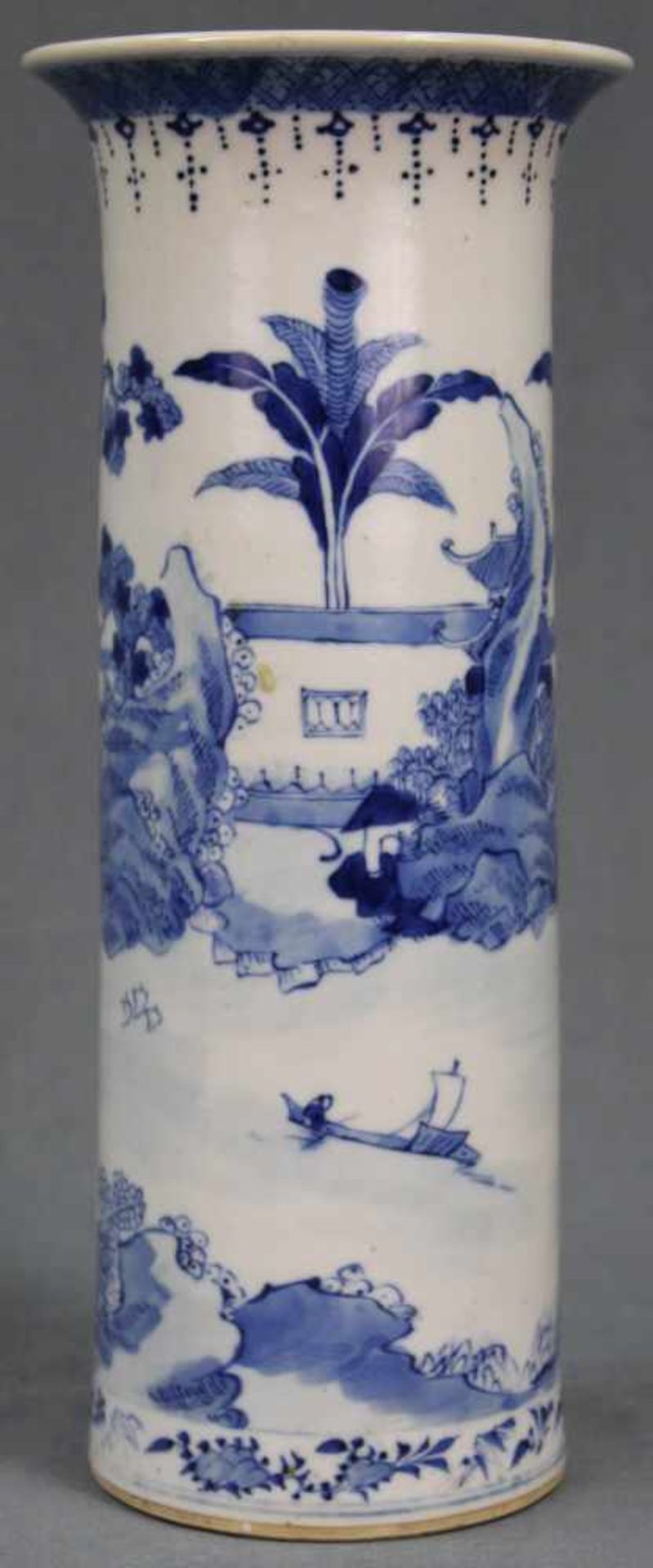Vase Blau - Weiß Porzellan. China, alt. 4 - Zeichen Marke.21 cm hoch. Unterseitig blaue Marke.Vase - Image 3 of 9