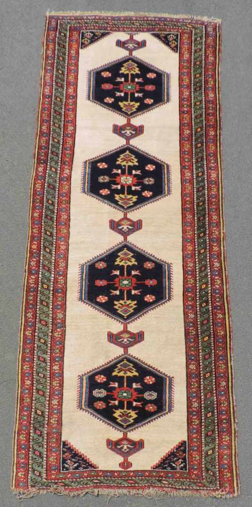 Gerus Perserteppich. Läufer. Iran. Antik, um 1900.339 cm x 120 cm. Handgeknüpft. Wolle auf Wolle.