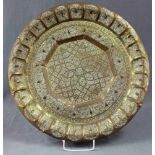 Messing Platte mit Mameluken Dekor. Wohl Ägypten. Alt.51 cm Durchmesser. Fein ziseliert.Brass
