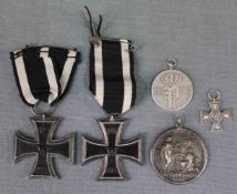 Miniaturausführung Militärdienstkreuz ''Unteroffiziere und Mannschaften''.Dazu weitere Orden.