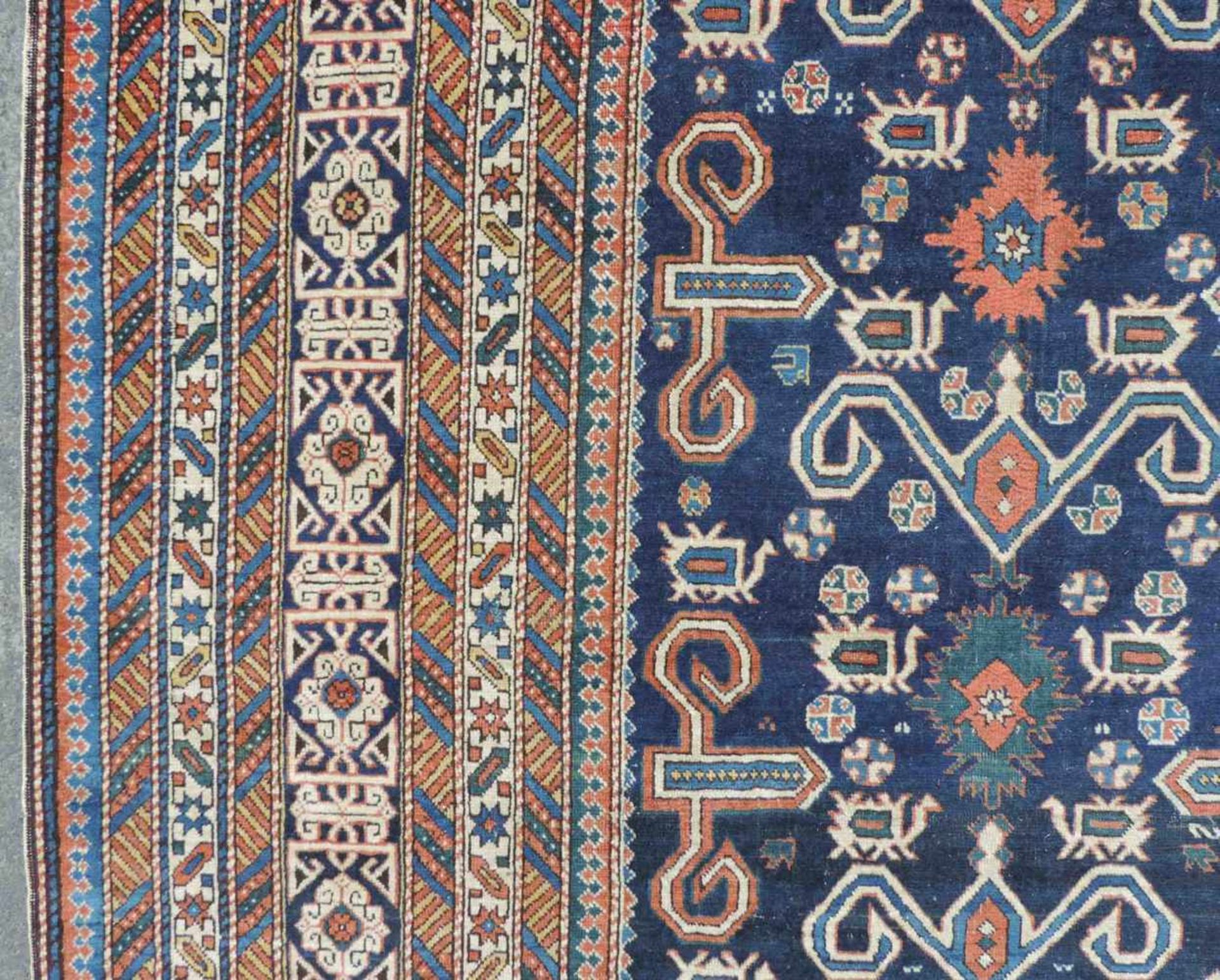 Perepedil Teppich. Kaukasus. Antik, um 1900.260 cm x 162 cm. Handgeknüpft. Wolle auf Wolle. Wohl - Bild 8 aus 13