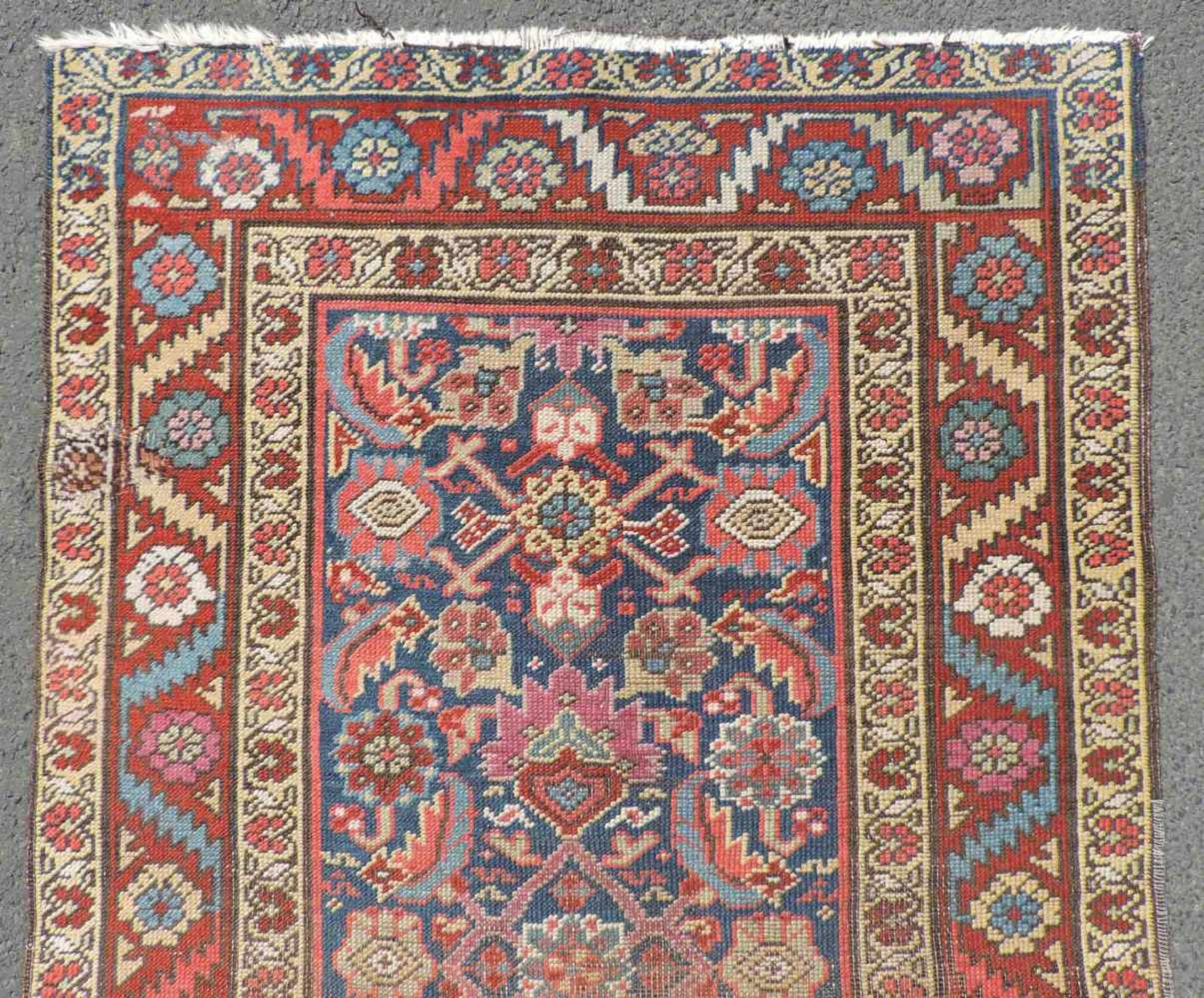 Schuscha Karabagh Teppich. Schmaler Läufer. Kaukasus. Antik, um 1880.355 cm x 87 cm. Handgeknüpft. - Bild 7 aus 9