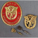 ADAC Sportabzeichen "Gold mit Brillanten", ADAC Abzeichen in Gold und passender Pin.Dazu einen Pin