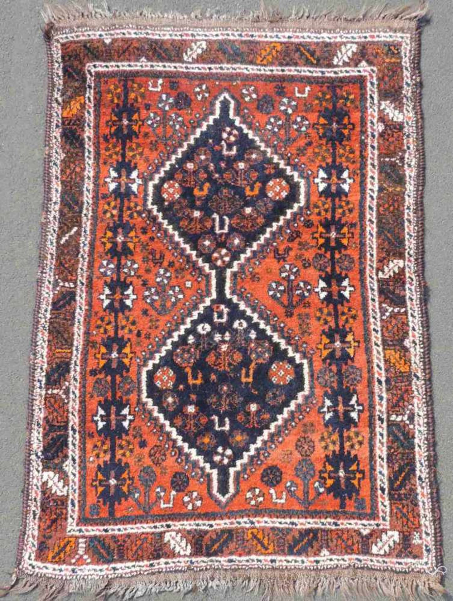 Schiraz Perserteppich. Iran. Alt, Mitte 20. Jahrhundert.160 cm x 117 cm. Handgeknüpft. Wolle auf