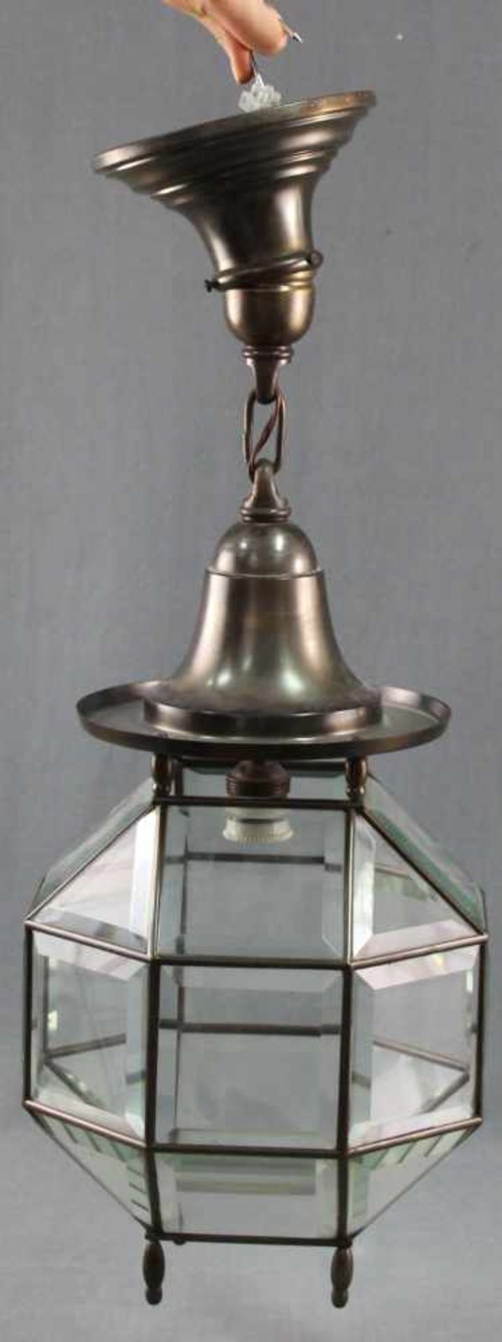 Würfel - Deckenlampe mit facettiertem Glas, wohl Jugendstil, elektrifiziert.26 cm x 26 cm der - Image 5 of 10