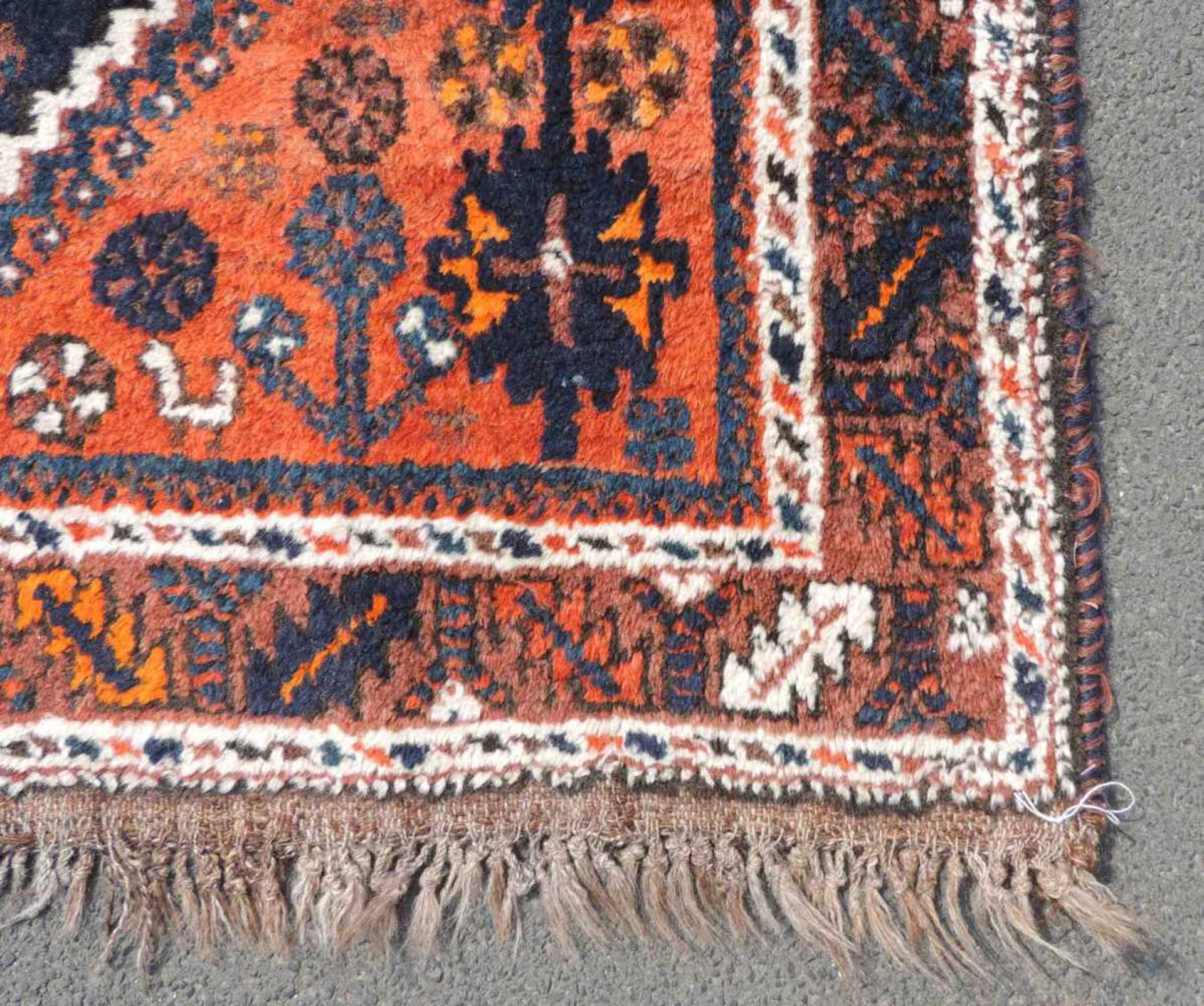 Schiraz Perserteppich. Iran. Alt, Mitte 20. Jahrhundert.160 cm x 117 cm. Handgeknüpft. Wolle auf - Image 4 of 11