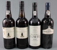 4 ganze Flaschen Portwein, Portugal. Je 0,75 l, zwischen 20% und 20,5%.1995 Delaforce Corte, 1995,