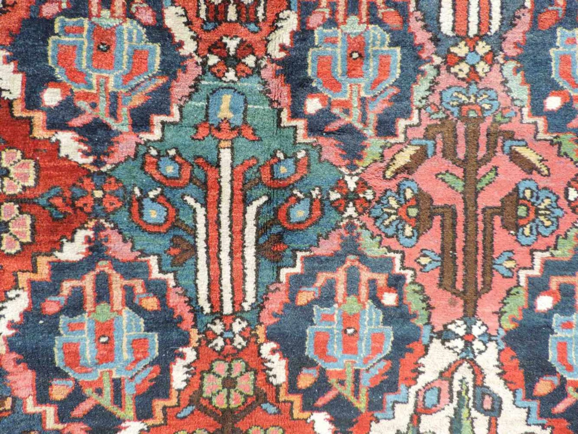 Bachtiar Perserteppich. Iran. Alt, um 1940.428 cm x 327 cm. Handgeknüpft. Wolle auf Baumwolle. - Bild 2 aus 12