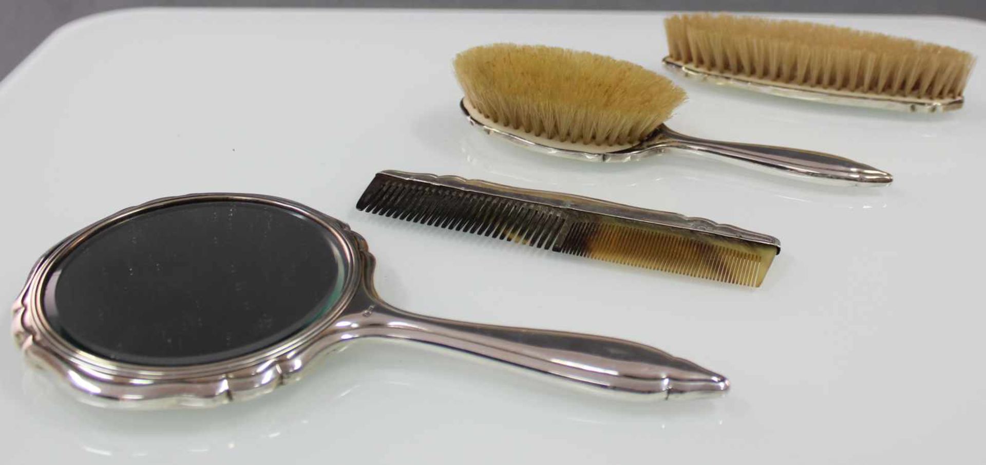 Frisier- Set, Silber 800. Halbmond / Krone.513 Gramm Gesamtgewicht. Bis 25,5 cm lang.Hairdressing