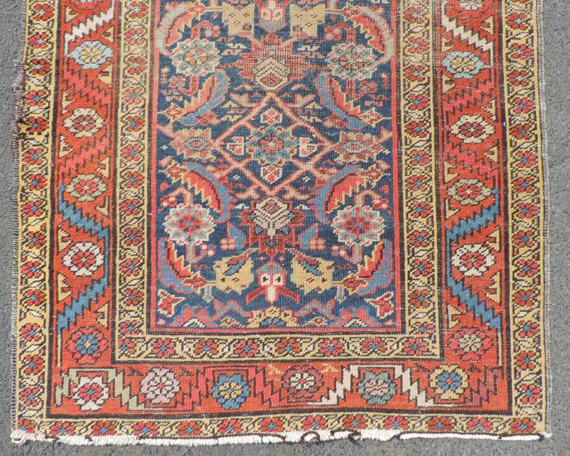 Schuscha Karabagh Teppich. Schmaler Läufer. Kaukasus. Antik, um 1880.355 cm x 87 cm. Handgeknüpft. - Bild 2 aus 9