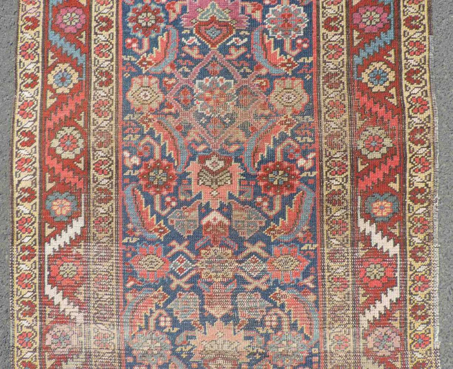 Schuscha Karabagh Teppich. Schmaler Läufer. Kaukasus. Antik, um 1880.355 cm x 87 cm. Handgeknüpft. - Bild 6 aus 9