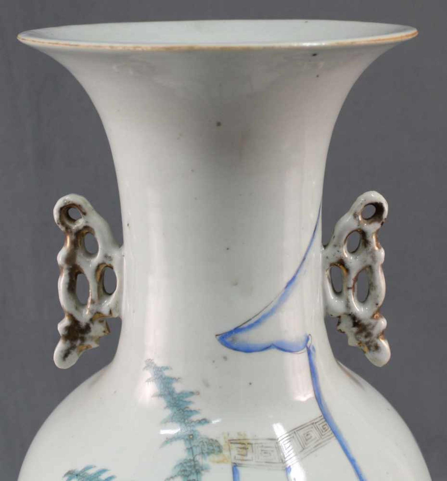 Bodenvase China / Japan. Wohl 19. Jahrhundert. Belebte Marktszene.57 cm hoch. Porzellan.Floor Vase - Image 10 of 11