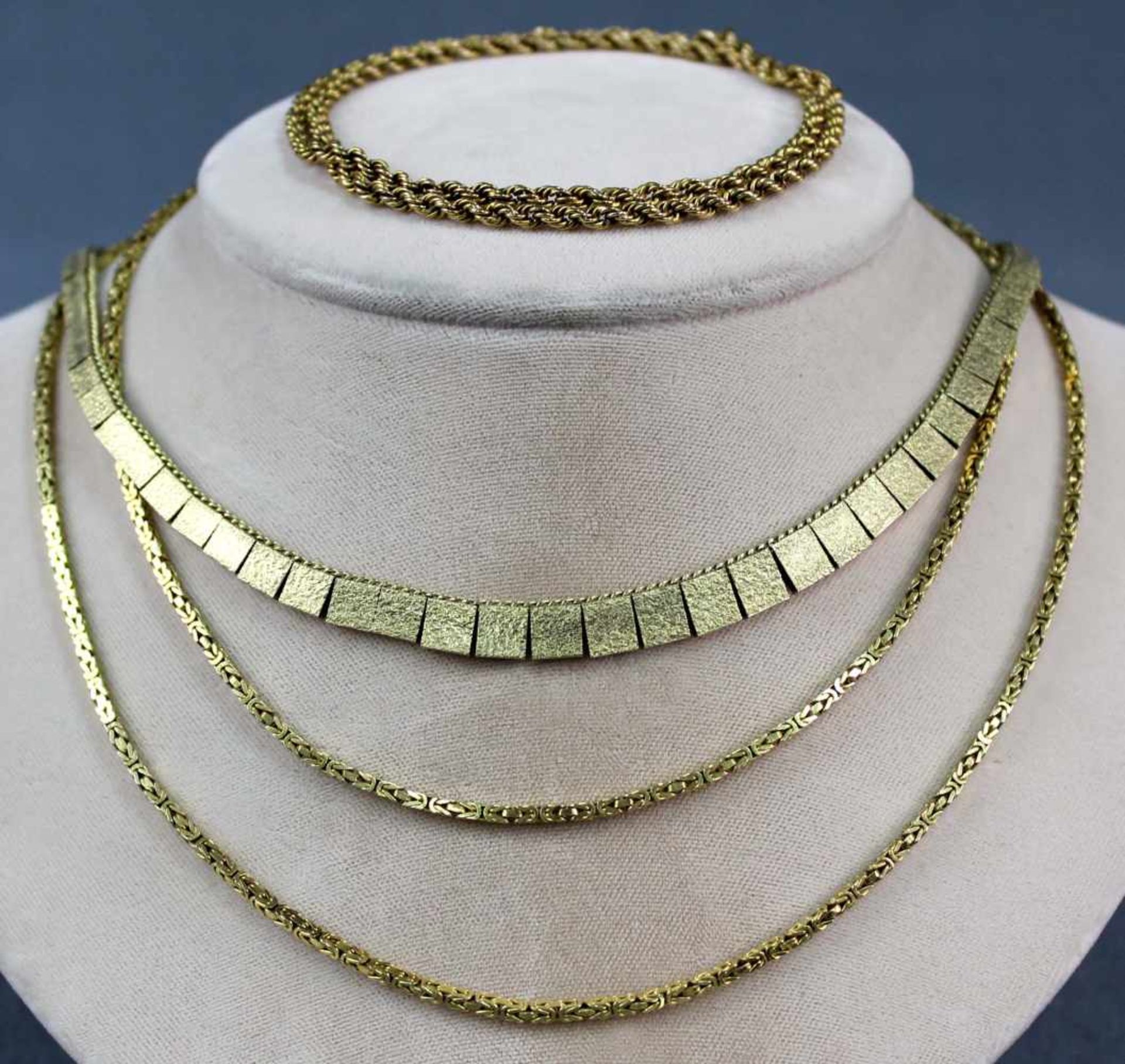 3 Ketten Gold 585. Zusammen 63,6 Gramm.3 chains of gold 585. Together 63.6 grams.