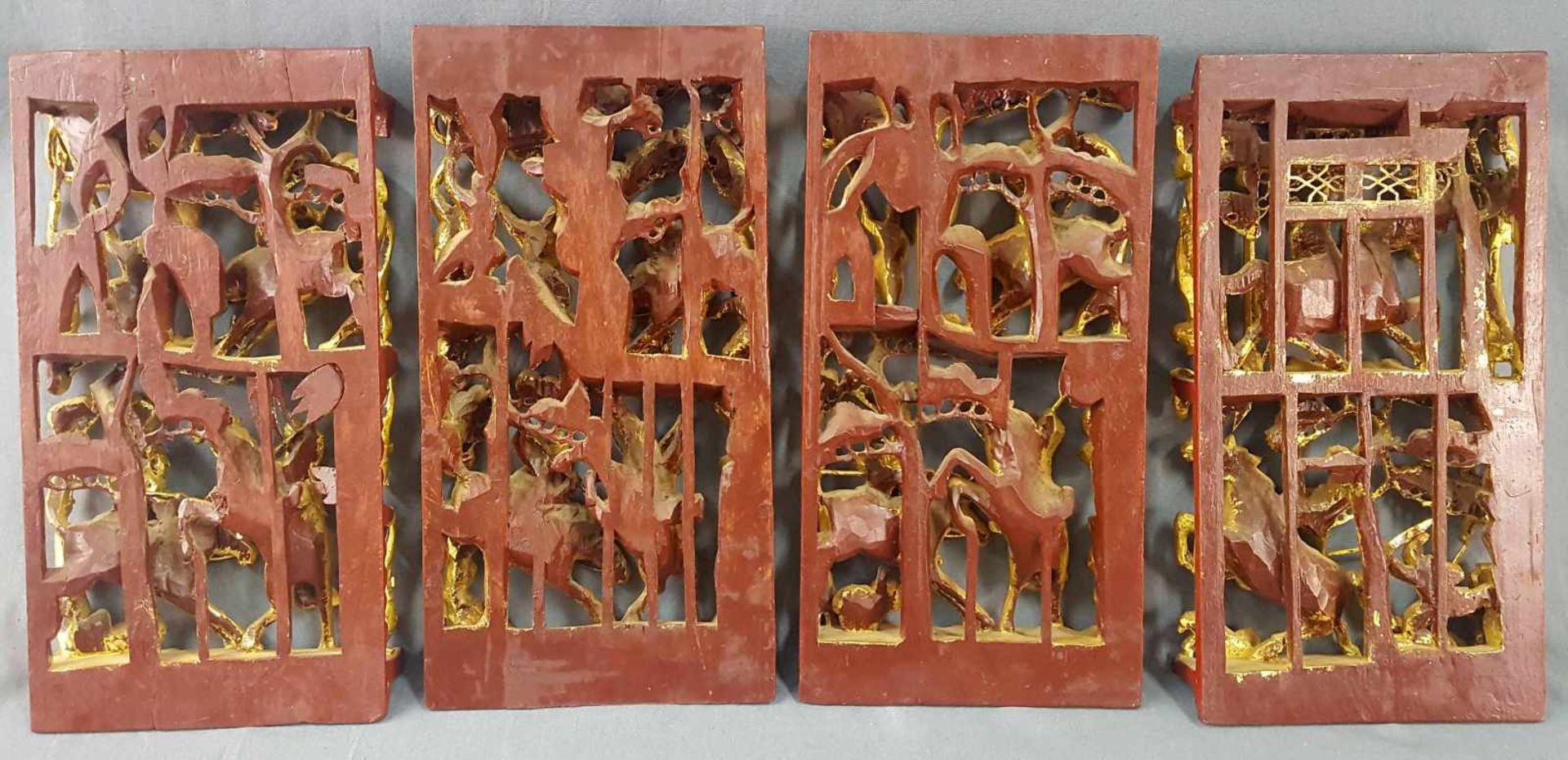4 Relief Schnitzereien China. Holz. Goldfarben.Je 32 cm x 17,5 cm.4 Carvings China. Wood. Gold - Image 4 of 4
