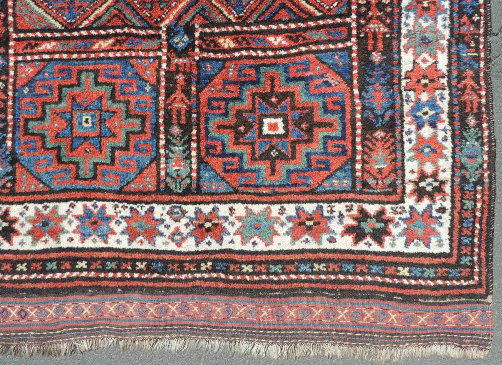 "Jaff" Kurdischer Perserteppich. Iran. Antik, um 1900.232 (210) cm x 139 cm. Handgeknüpft. Wolle auf - Bild 4 aus 10